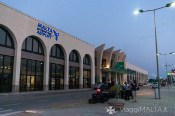 ingresso dell'aeroporto di Malta