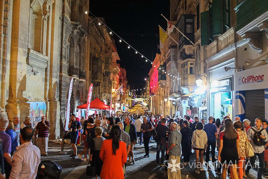 Strada di Valletta durante la notte bianca